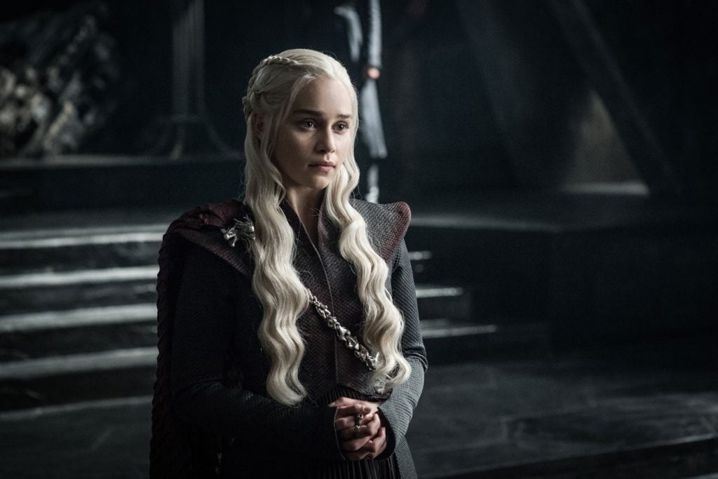 Fotografia da personagem Daenerys, da família Targaryen.